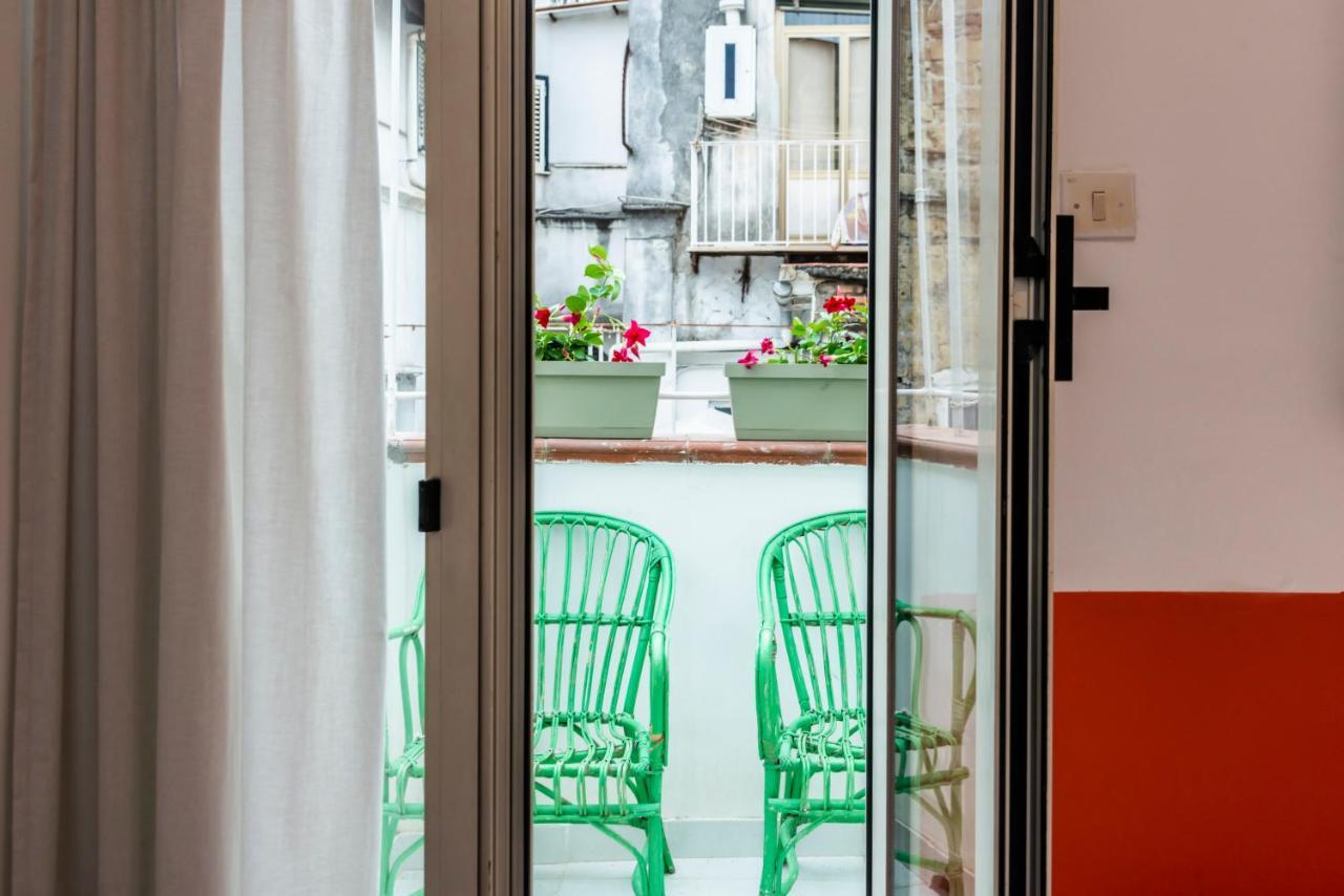 Charming Apartment With Balcony In The Historic Center Neapel Exterior foto
