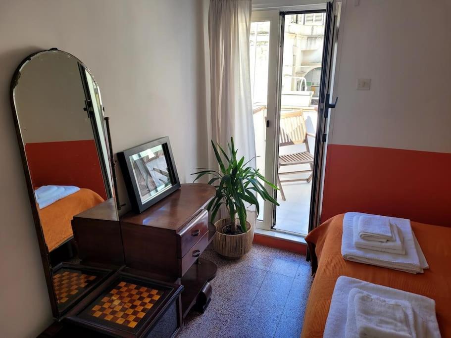 Charming Apartment With Balcony In The Historic Center Neapel Exterior foto